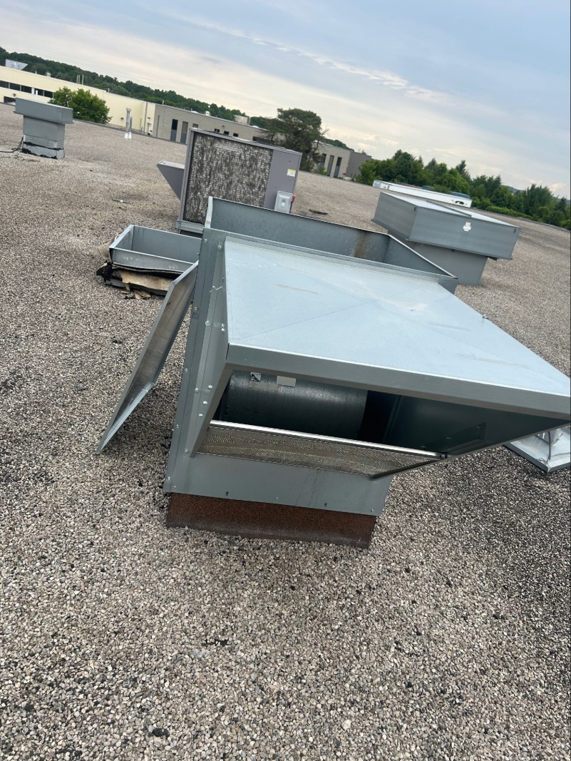 Rooftop mechanical equipment and ventilation system