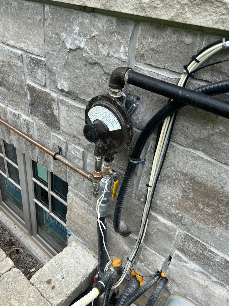 Natural gas connection for a backup generator